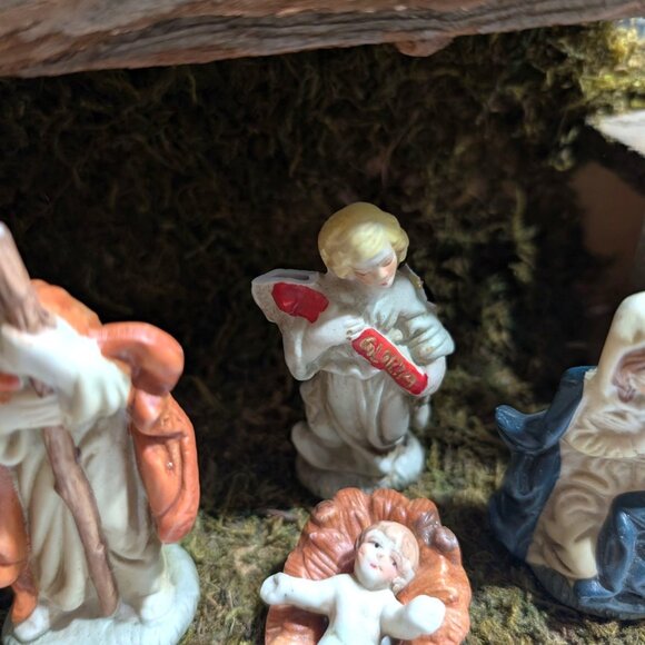 Vintage 9-Piece Ceramic Nativity Set Adelbrook 1990s Walmart Broken Angel Wing - Picture 2 of 15